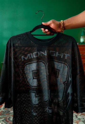 This PacSun men’s mesh jersey is one of those pieces that instantly changes the energy of an outfit. It’s oversized, breathable, and gives that vintage athletic streetwear feel without trying too hard. The black mesh with the Midnight 93 graphic makes it bold but still easy to style. I like this as a layering piece. You can throw it over a fitted tank, a white tee, or even let it sit slightly sheer for that summer streetwear look. The fit is relaxed and roomy so it gives you that effortless over
