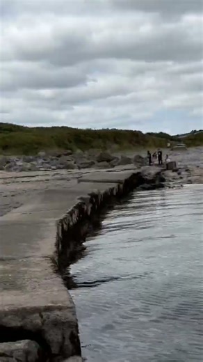 Tenby – Calm Coastal Views | Cinematic Drone Footage 🌊⛰️