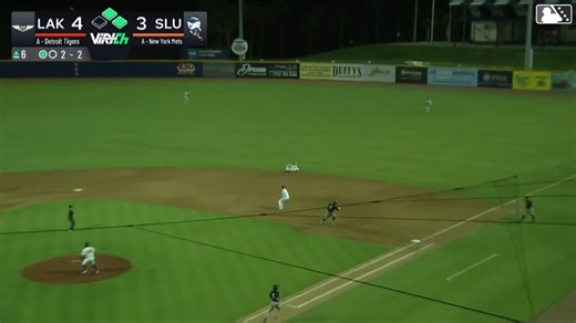 Mitch Voit makes a sprawling catch