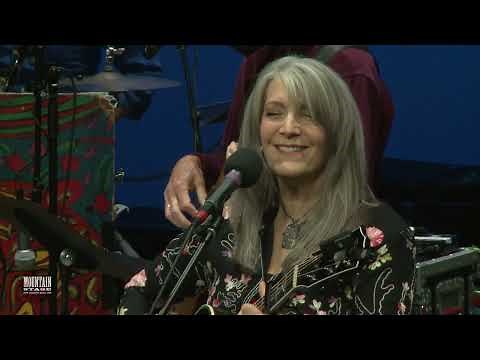 Kathy Mattea - Turn Off The News (Build a Garden) - Live on Mountain Stage