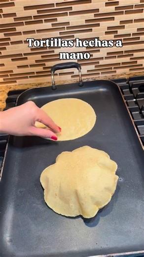 Laura Contreras | Las mejores tortillas🫶🏼 #recetasfáciles #ideasdecomida #comidamexicana #tortillas | Instagram