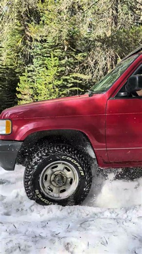 Isuzu trooper snow off-road