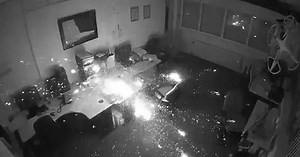 I leave the laptop to charge overnight in the office, it explodes and the whole environment is engulfed in fire (Video)