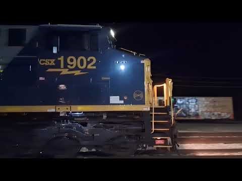 CSX #1902 Clinchfield Heritage Unit pulling into the yard