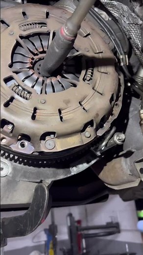 Bmw 325i 2002 clutch problem full video in my channel
