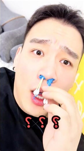 ¡Quitarles el vello nasal a los amigos con cera de abeja!