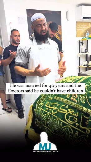 Ahmad Hraichie | The Muslim Undertaker on Instagram: "We washed and buried our brother Mohammed Altahani yesterday ⚰️ He was married for 40 years of his life and the doctors told him that he would never get children. He remained married and patient and Allah SWT sent him nieces and nephews for him to take care of as his own children. May Allah SWT allow him to be an example of patience for us all and grant him the highest levels of Jannah 爐"