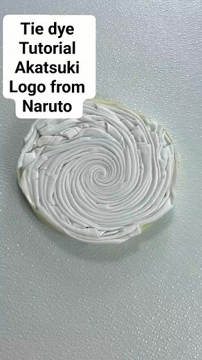 Tie dye tutorial. Akatsuki logo from Naruto. Spiral design 🫰❤️ #akatsuki #credittotherightfulownerofthisvideo #everyoneシ゚ #followerseveryone #highlightsシ゚ #followersreels #tiedyetutorial #handmadetiedye #tiedye #comment | Jayrel Ybañez Golez