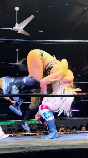 Nikki Blackheart Suplexes La Hiedra And Lady Maravilla At The Same Time #luchalibre #lucha