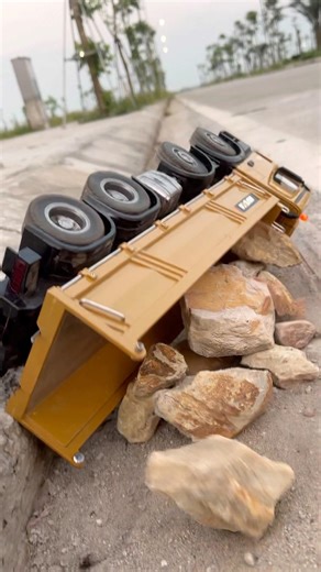 RC Dump Truck OVERLOAD FAIL! 😱