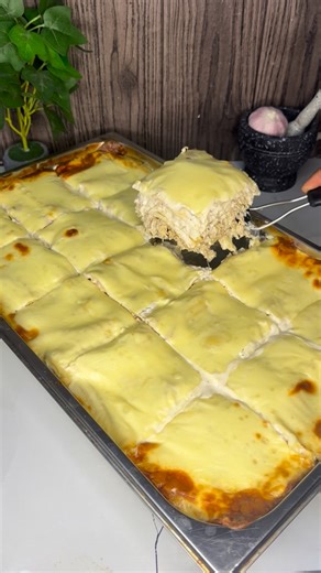 Amarfi Cabrera on Instagram: "Lasaña de pollo en salsa blanca ideal para la cena del 24 #reels #cocina #rd #recetas #navidad #diciembre #lasaña #pollo y tú ya compraste los ingredientes para hacer tu lasaña"
