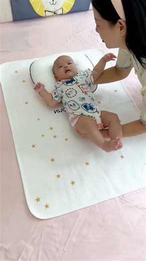 Parents can’t believe how much easier clean-ups are with this baby changing pad #baby #babygear