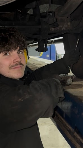 New standard springs fitted to Vw Crafter, spring was broke for a while but was hard for The customer to see where until spring was removed  | Midland ROAD Springs LTD | Facebook