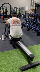 Here's a 20min rowing machine workout for motocross racers 🔥👇🏽 ✅Start with a 5min warm up at about 50% intensity. ✅Then do 10min of 60 second intervals (60sec sprint,60sec cruise at about 50% intensity). ✅Finish with a 5min cool down at about 50% intensity. If you're a savage, you can do the intervals for more than 10min 💪🏽 If you want a whole training plan that's specific to you, your current situation, and built out with the equipment you haveaccess to... ➡️DM me "Race Shape" and we'll pu