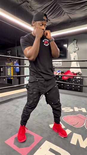 How to punch right cross, or straight right. By Showtime Boxing gym #boxinglessons