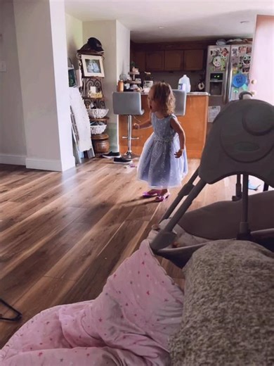 Jessica Lucas Esteve (@jessicalucase)’s videos with Pretty Girls Walk - Big Boss Vette