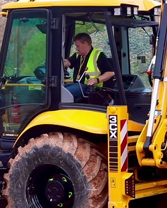 4.3K views · 58 reactions | Hey @digger_man_blog_  Follow @diggersanddozers and SUBSCRIBE to us on YouTube! #excavator #trucks #drone #mavic #phantom4 #dji #aerialphotography #heavyequipment #heavymachinery #constructionequipment #constructionmachinery #construction #demolition #quarry #mining #diesel #oilandgas #machine #machinery #operator #london #truck #18wheeler #photography | Diggers & Dozers | Facebook