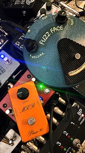 I’ve wanted a vintage Phase 90 for the longest time…really ever since hearing @vanhalen in high school and wondering what the heck was that sweeping thing on his tone on VH1. I snagged one from 1975, and naturally had to test with my late 60’s Fuzz Face EJ used to own. ‘66 Princeton Reverb for amplification. | David Hislop