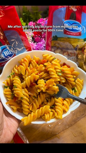 NamakMirchh on Instagram: "Lekin yeh toh healthy hai @bluebirdindia Food | Food Meme | Trial Reel | Reach | Million Views | Search | Explore | Khana | Pasta | Recipe | Auto Scroll | Homemade | Home #fyp #food #cookingathome"