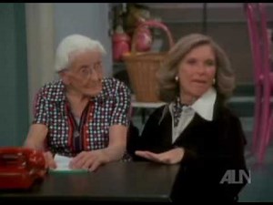Phyllis S1E17 Honor Thy Mother Dexter