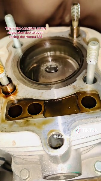 #This is the condition of the ring piston due to over-racing the Honda 125#بئیک #ماسٹر #لالہ #جی #ہنڈا