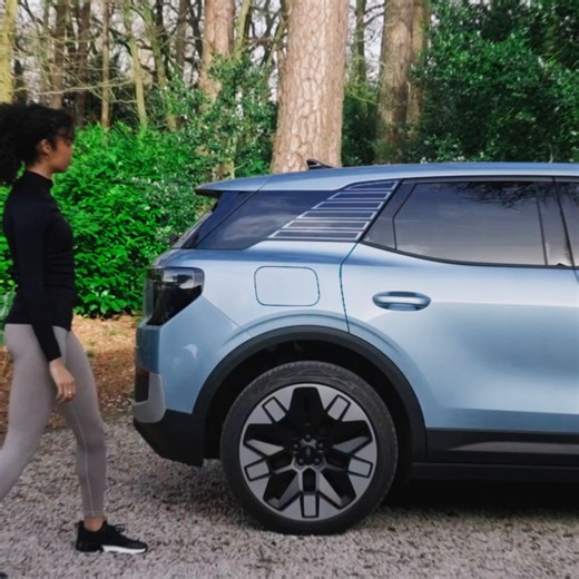 Aufladen und los geht's! Es ist tatsächlich so einfach. #FordExplorer #Explorer https://www.ford.de/fahrzeuge/der-neue-ford-explorer | Ford Deutschland