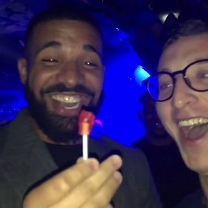 Drake's reaction is hilarious. 🤣🤣 Vide: (IG) - @juliusdein | HYPEBEAST