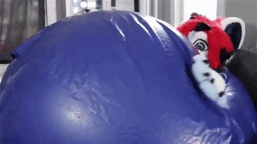 Surely you'd help your friend that's becoming a blueberry?...right? >///<