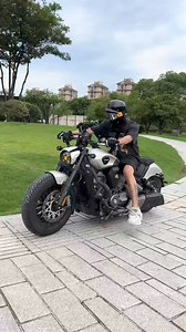 =========================== BENDA DARK FLAG 500 ENGINE V4 BSP: RM 39,999 OPEN FOR BOOKING! OPEN FOR BOOKING! OPEN FOR BOOKING! The BD500 is powered by a in-house developed 496cc, liquid-cooled V4 engine making 57.10PS at 10,000 RPM and 45Nm at 8,000rpm. While the engine configuration is certainly impressive on paper, it’s having to carry a staggering 241kg (kerb) weight. =========================== 𝐁𝐄𝐍𝐄𝐋𝐋𝐈 𝐁𝐄𝐒𝐓 𝐒𝐇𝐎𝐏 - 𝐀𝐋𝐎𝐑 𝐒𝐄𝐓𝐀𝐑 📲 𝐀𝐛𝐢𝐫 www.wasap.my/60189491634 📲 𝐀�