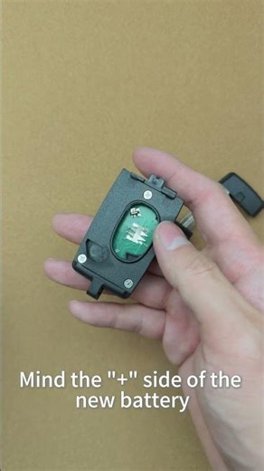 Replace Ford key battery CR2032 keyless entry remote M3N5WY8406