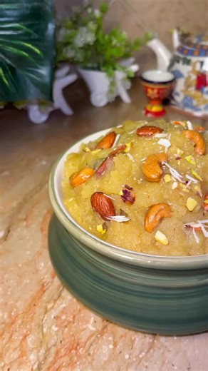 Javeria Shah on Instagram: "Besan Halwa Ingredients: 1 cup Besan 1/2 cup Semolina 3 cups milk Half cup water 1 cup sugar 1 cup ghee 1/2 tsp cardamom powder 10-12 almonds 10-12 cashews 10-12 raisins #food #recipe #Easyrecipe #cooking #foryourpage"