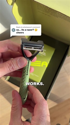 Innovative Leaf Two Razor Design