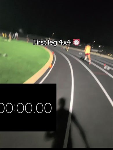 Smooth First Leg Split in 4x4 Relay Race