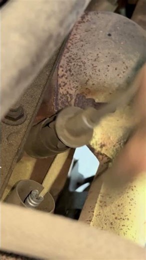 How to remove spark plug wire clips that get stuck #mechanic #diyautorepair #diy