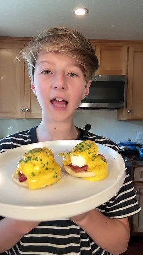 Delicious Eggs Benedict Recipe Tutorial