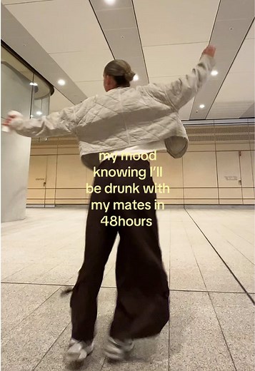 ITS NEARLY THE FRICKIN WEEKEND BABYY #weekendplans #nightout #girlsnight #fyp #relatable?