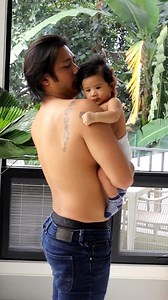 1.5M views · 120K reactions | Benefits of skin to skin contact for Dads. - Creates a bond with your baby - Helps you feel more confident as a father - Provides a feeling of protectiveness toward your baby. - Helps regulate baby's temperature and heartbeat. - Calms, soothes, and reduces stress. Dads, how do you bond with your newborns? Please do share as I myself am still learning on how to be a Daddy. : Lee Jeans Philippines | Rocco Nacino | Facebook