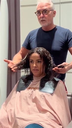 saudi arabia women le donne Saudi Arabia non amano i loro capelli ricci un taglio bob scalato e facile da portare riccio o liscio in questo caso liscio fatto a spazzola ❤️🧕🏻 #hairshort #shorthair #hairfashion #haireducation #hairtutorial #hairtransformation #hairgoals #hairbrained #milanohair #blond #hairlove #hairblond #hairblogger #hairblonde #blondhair #blondgirl #shatush #shatushmilano #shatushbiondo #haircolorist #haircolor #hairstyles #hairdeals #hairdye #hairlove #haircare #haircut #hai