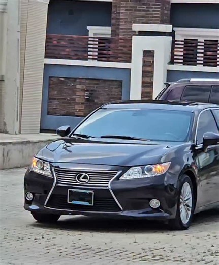 BILL AUTO HUB | Foreign used 🇺🇸 LEXUS ES350 2013 * Thumbstart * Blind Spot Monitor active * Parking assist Sensors active * power boot * Navigation... | Instagram