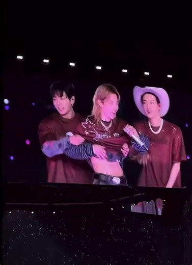 JUNGKOOK AND JIMIN (JIKOOK) SHOWING THEIR ABS | BTS WORLD TOUR ARIRANG