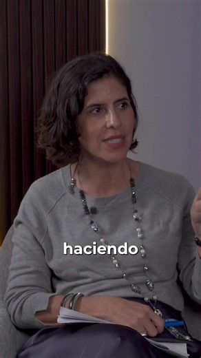 ¿Qué hay realmente detrás de la Inteligencia Artificial? Más allá de lo que vemos y usamos todos los días, hay datos, talento, decisiones e innovación que están transformando nuestro presente. 🎙️ En nuestro próximo capítulo descubriremos lo que no se ve detrás de la AI. “Detrás de la AI” Muy pronto.
