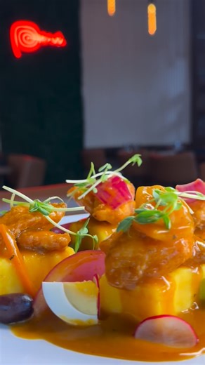 This week’s special ✨ Causa Escabechada — a delicious fusion of mashed yellow potatoes with Peruvian peppers, topped with crispy breaded fish in a tangy onion and tomato escabeche sauce. A perfect balance of flavor and tradition! 🇵🇪 #burlingtoneats #midtowneats #peruviancuisine | El Inka