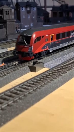 Railjet mit neuen Maxon 5-pol-motor. #märklin #modelleisenbahn #modelrailway #piko #trainspotting