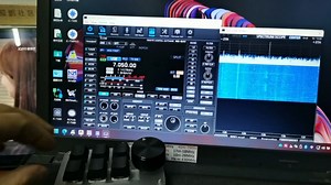 ICOM的IC-7300 远程控制通过机械键盘进行操作