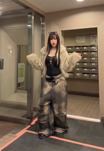 fur jacket makes every outfit instantly looks better #ootd #streetwear #outfitinspo #outfitcheck