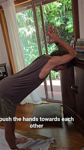 Shoulder and chest opener stretch. Do it daily for maximum benefits #shouldermobility #chestopening