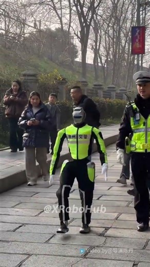 👮 Will it write tickets? 🤖Meet EngineAI’s Robot Cop!#engineai #humanoid #robot #ai #robotics