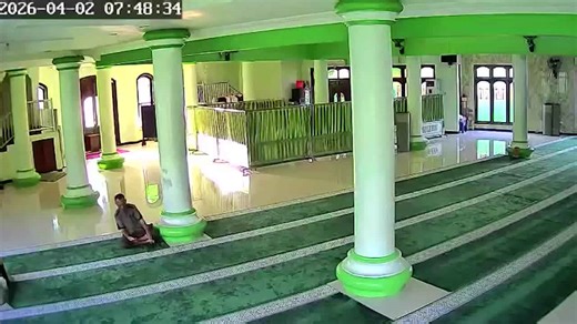 Worshipper flees as earthquake jolts mosque in Indonesia