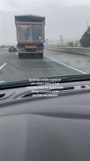 Vídeo Engraçado sobre um Pneu Vazio em Portugal