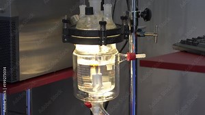 Modularly configured laboratory reactor for the optimization and reproduction of various chemical reactions, mixing and homogenization processes on a lab scale.